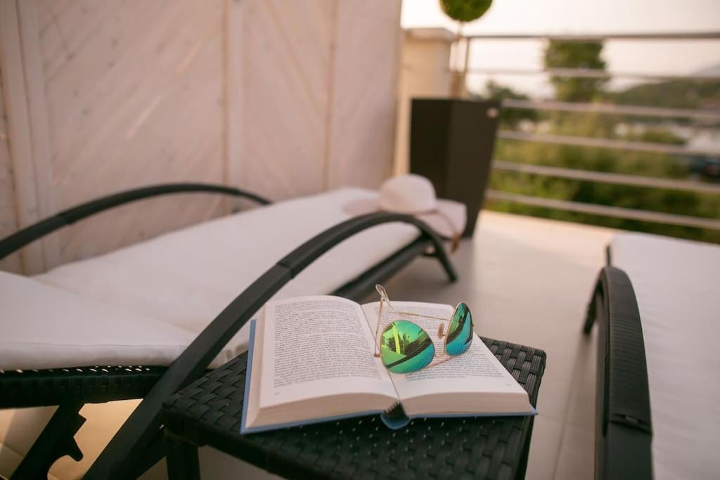 Villa Kora - Luxury Holiday Apartments ルンバルダ エクステリア 写真