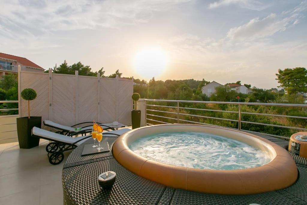 Villa Kora - Luxury Holiday Apartments ルンバルダ エクステリア 写真