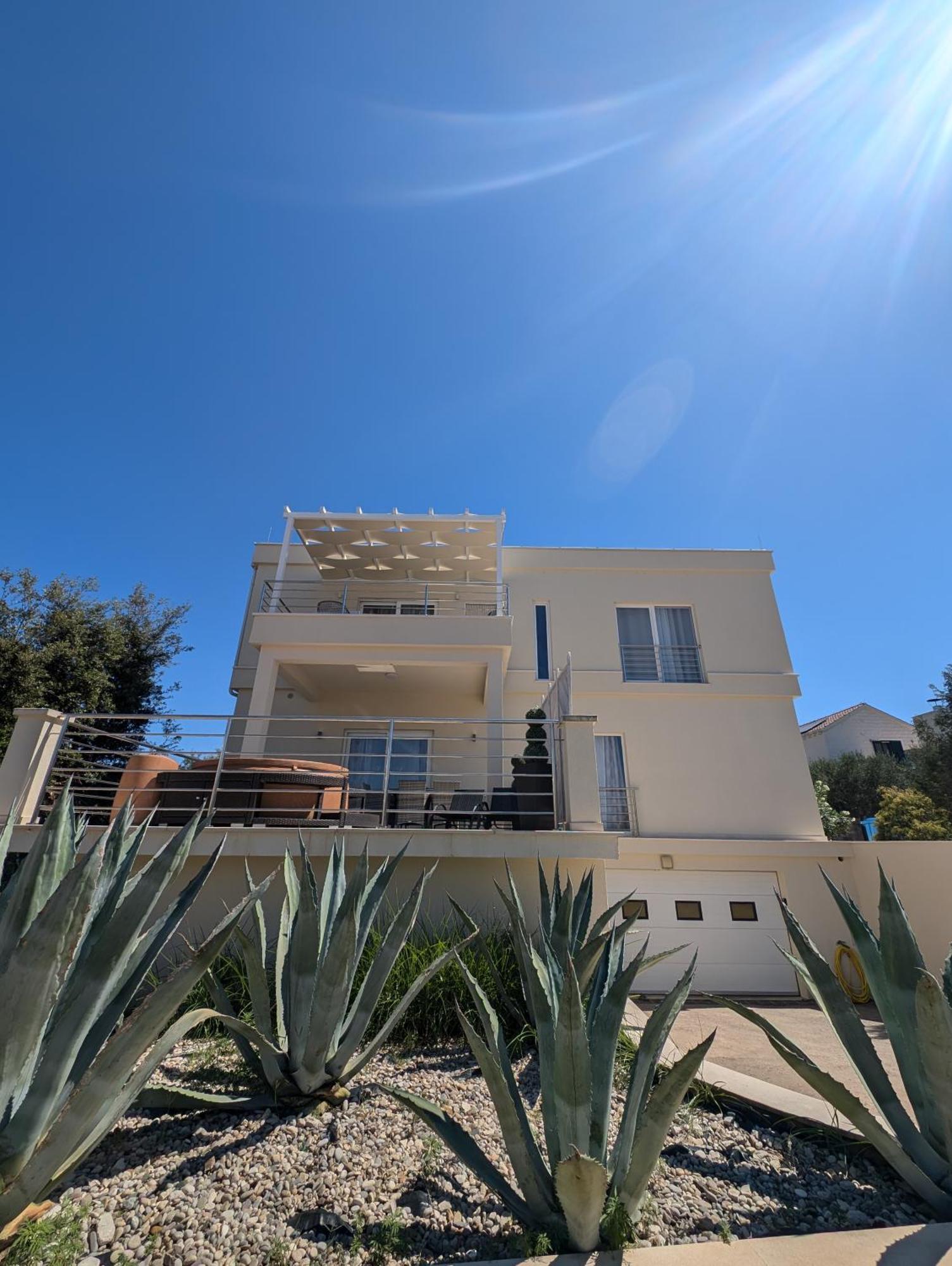 Villa Kora - Luxury Holiday Apartments ルンバルダ エクステリア 写真